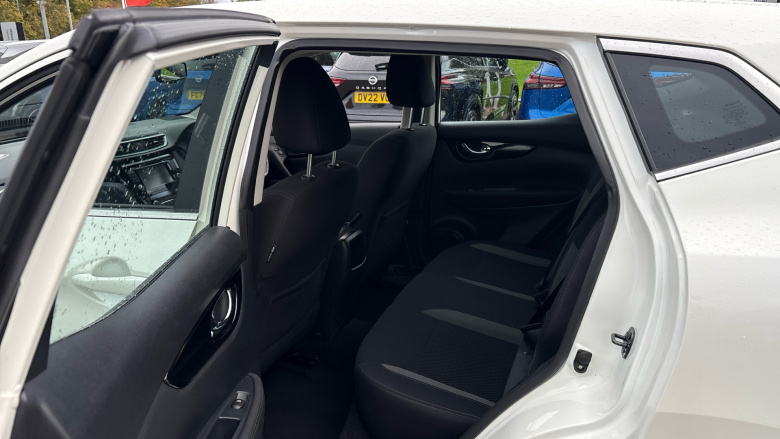 Nissan Qashqai 1.3 DiG-T Acenta Premium 5dr Petrol Hatchback